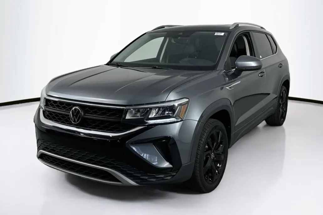 2023 Volkswagen Taos SE photo 1
