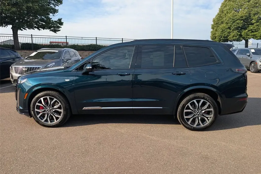 2025 Cadillac XT6 Sport photo 1