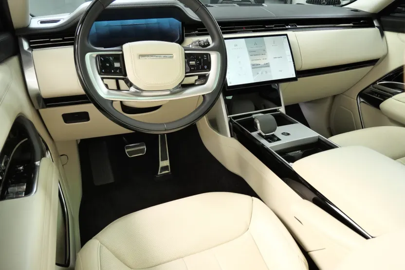 2024 Land Rover Range Rover SE photo 1