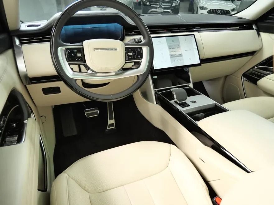 2024 Land Rover Range Rover SE photo 1