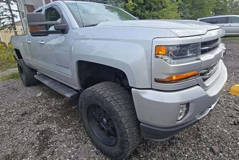2017 Chevrolet Silverado 1500 LT2 photo 1