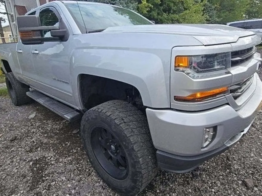 2017 Chevrolet Silverado 1500 LT2 photo 1