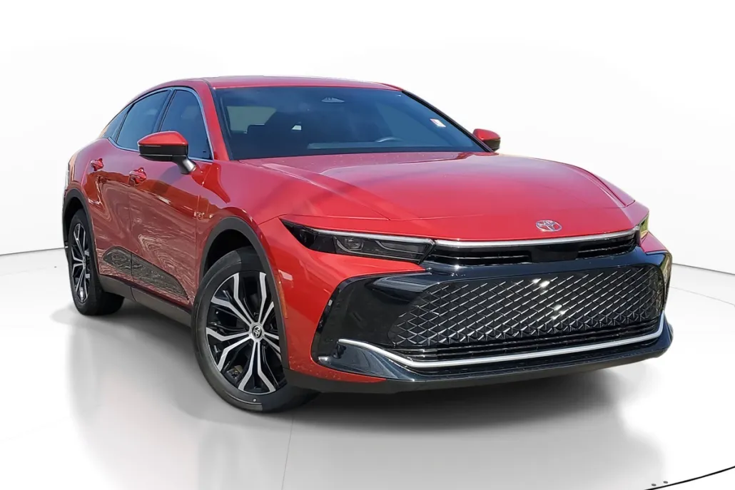 2025 Toyota Crown XLE photo 1