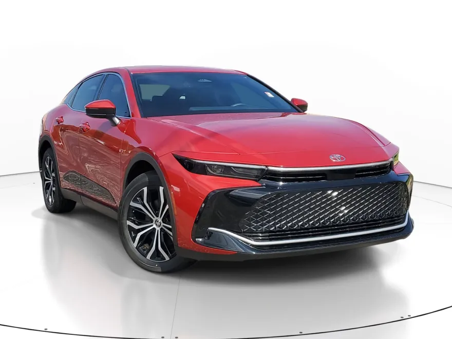 2025 Toyota Crown XLE photo 1