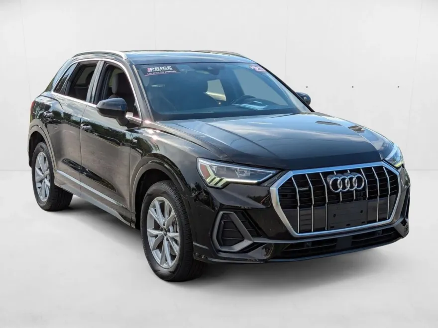 2023 Audi Q3 45 TFSI S line Premium photo 1