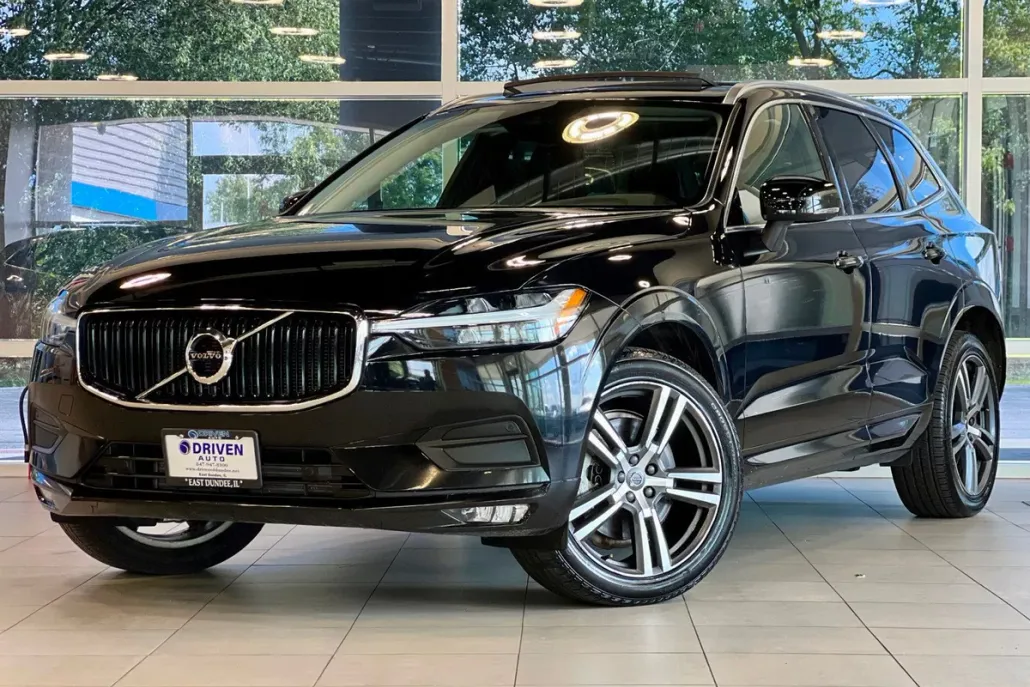 2021 Volvo XC60 T6 Momentum photo 1