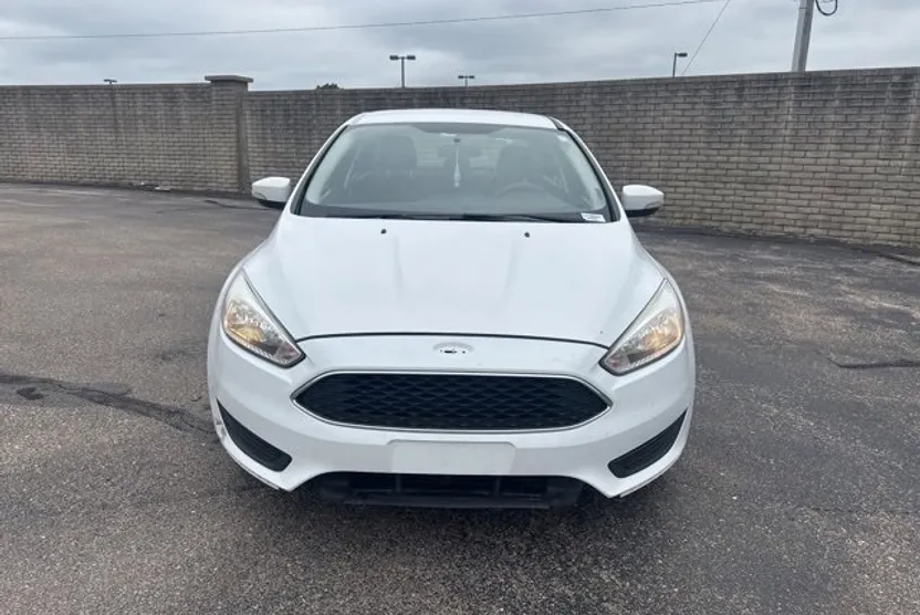 2017 Ford Focus SE photo 1