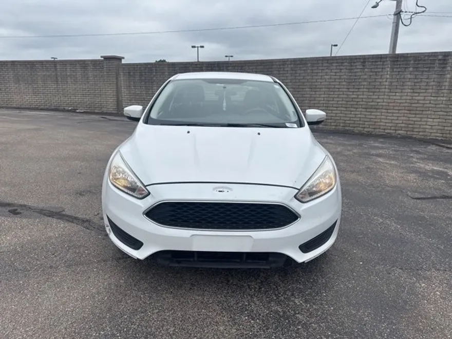 2017 Ford Focus SE photo 1