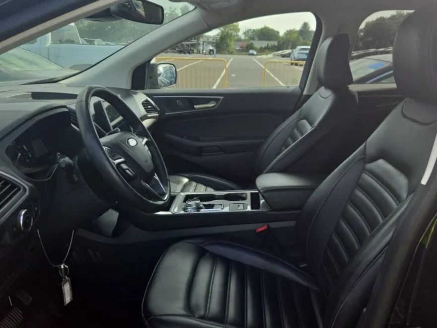 2024 Ford Edge SEL photo 1