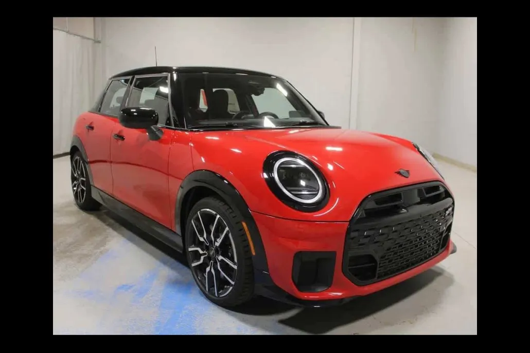 2025 Mini Cooper S Hardtop 4 Door Iconic photo 1