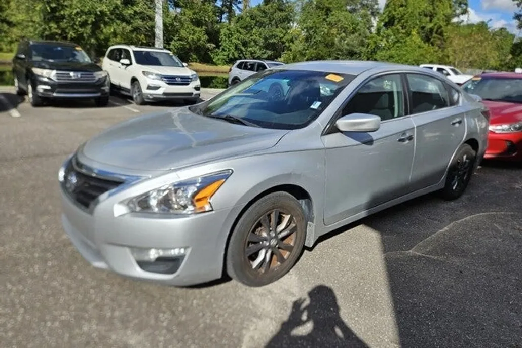 2015 Nissan Altima 2.5 S photo 1