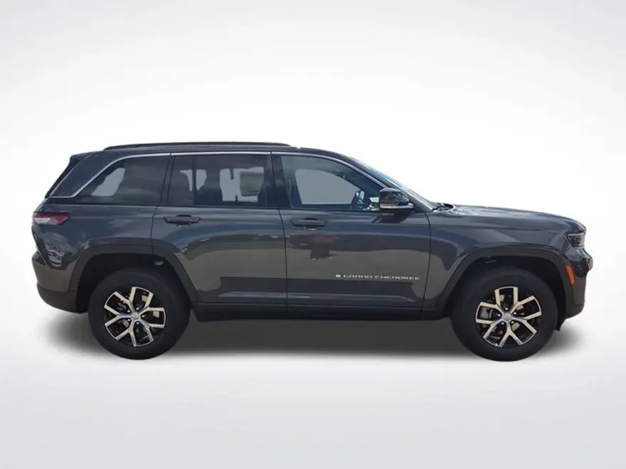 2025 Jeep Grand Cherokee Limited photo 1