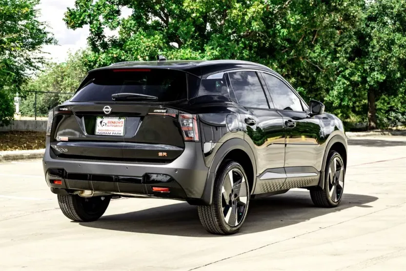 2026 Nissan Kicks SR photo 1