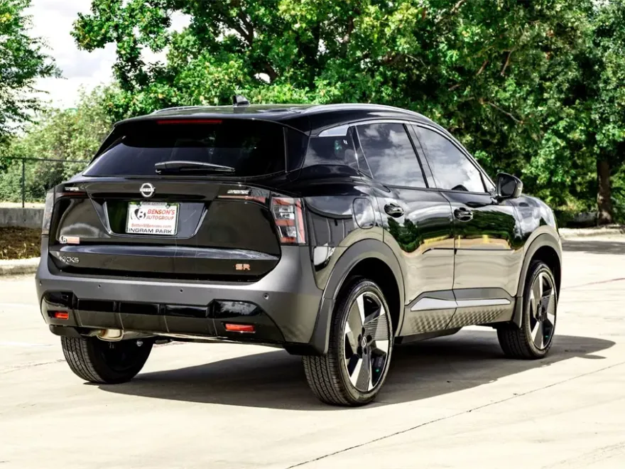 2026 Nissan Kicks SR photo 1