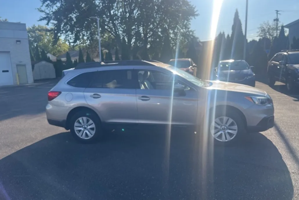 2015 Subaru Outback 2.5i Premium photo 1