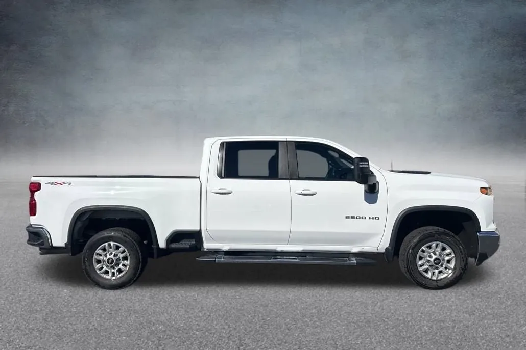 2024 Chevrolet Silverado 2500HD LT photo 1