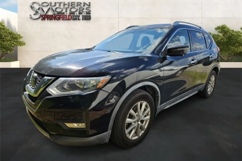 2018 Nissan Rogue SV photo 1