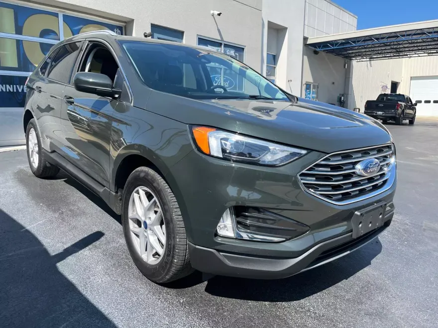 2022 Ford Edge SEL photo 1