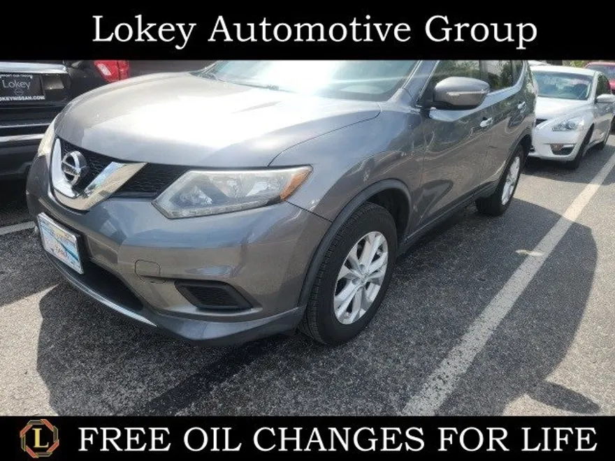 2015 Nissan Rogue SV photo 1