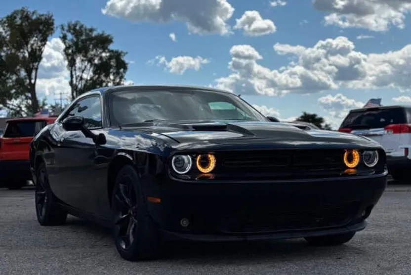 2016 Dodge Challenger R/T Plus photo 1