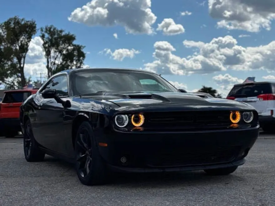 2016 Dodge Challenger R/T Plus photo 1