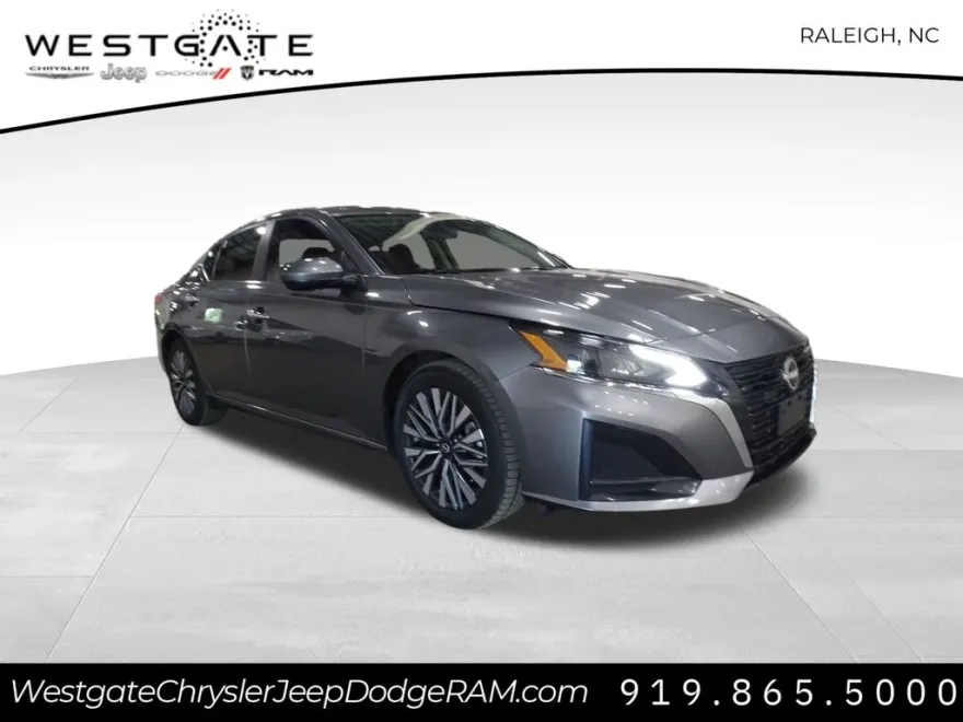2023 Nissan Altima 2.5 SV photo 1