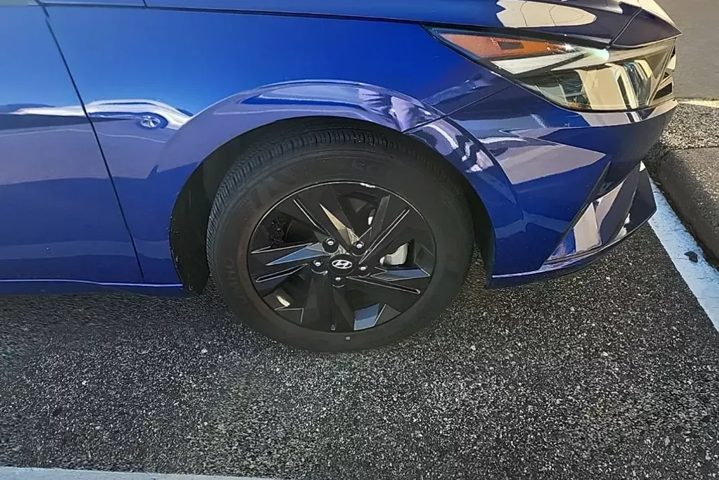 2023 Hyundai Elantra SEL photo 1