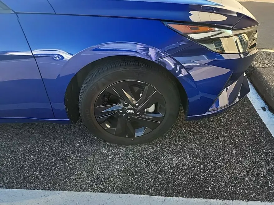 2023 Hyundai Elantra SEL photo 1