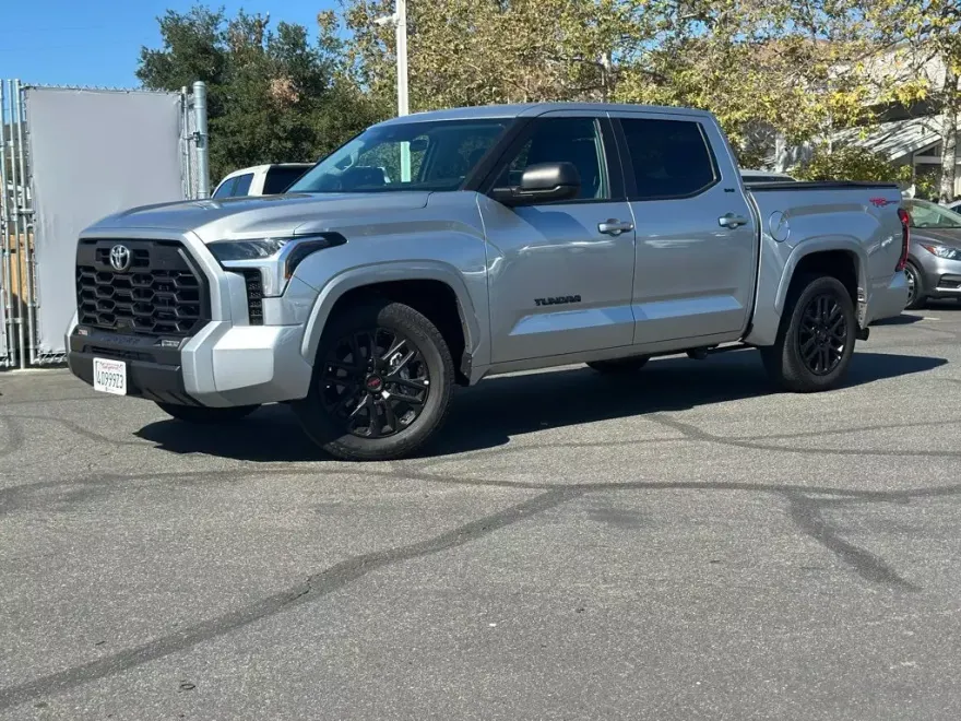 2024 Toyota Tundra SR5 photo 1