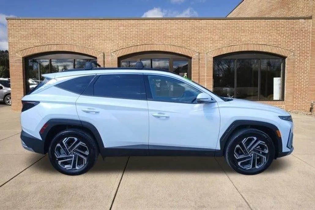 2025 Hyundai Tucson Hybrid Limited photo 1