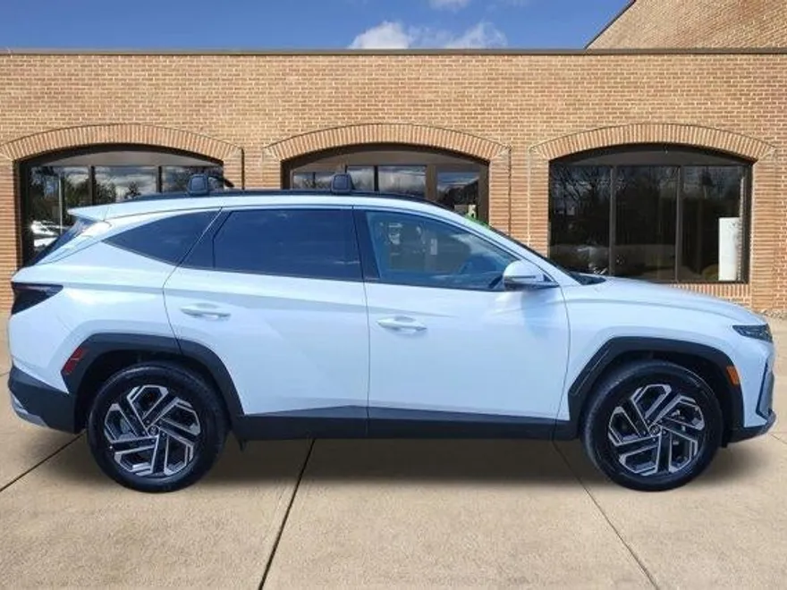 2025 Hyundai Tucson Hybrid Limited photo 1