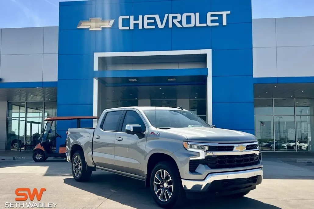 2025 Chevrolet Silverado 1500 LT1 photo 1