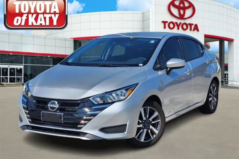 2023 Nissan Versa 1.6 SV photo 1
