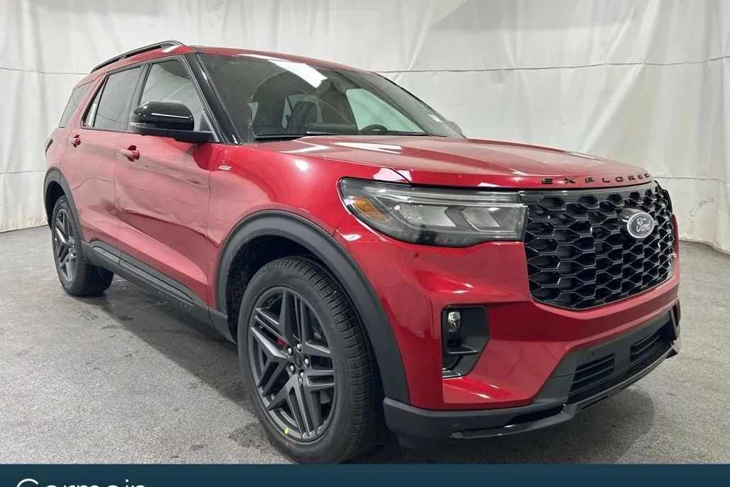 2025 Ford Explorer ST-Line photo 1