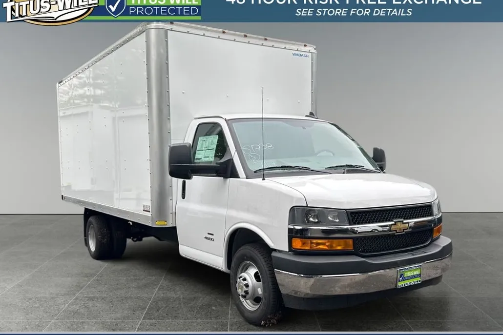 2025 Chevrolet Express Cutaway photo 1