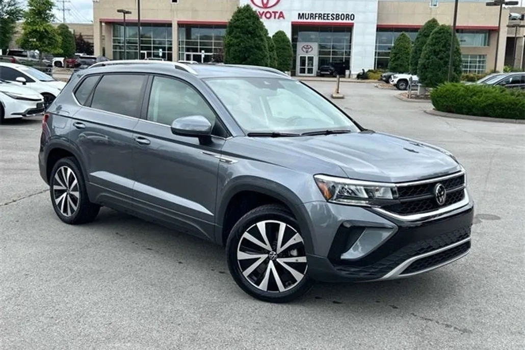 2024 Volkswagen Taos SE photo 1