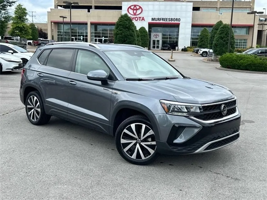2024 Volkswagen Taos SE photo 1