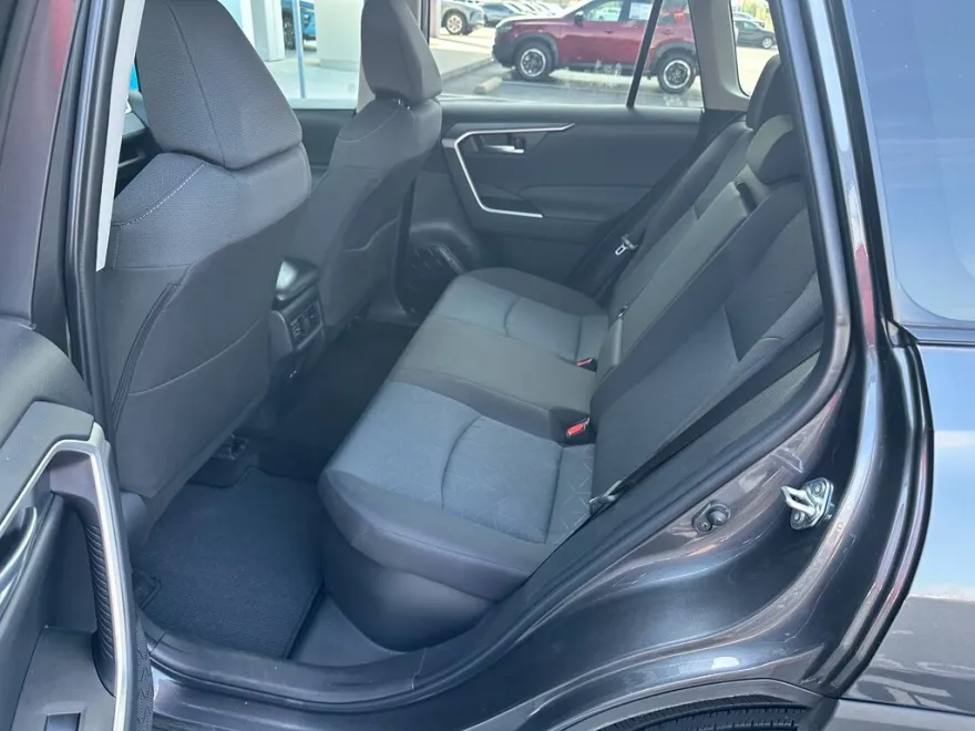 2025 Toyota RAV4 Hybrid XLE photo 1