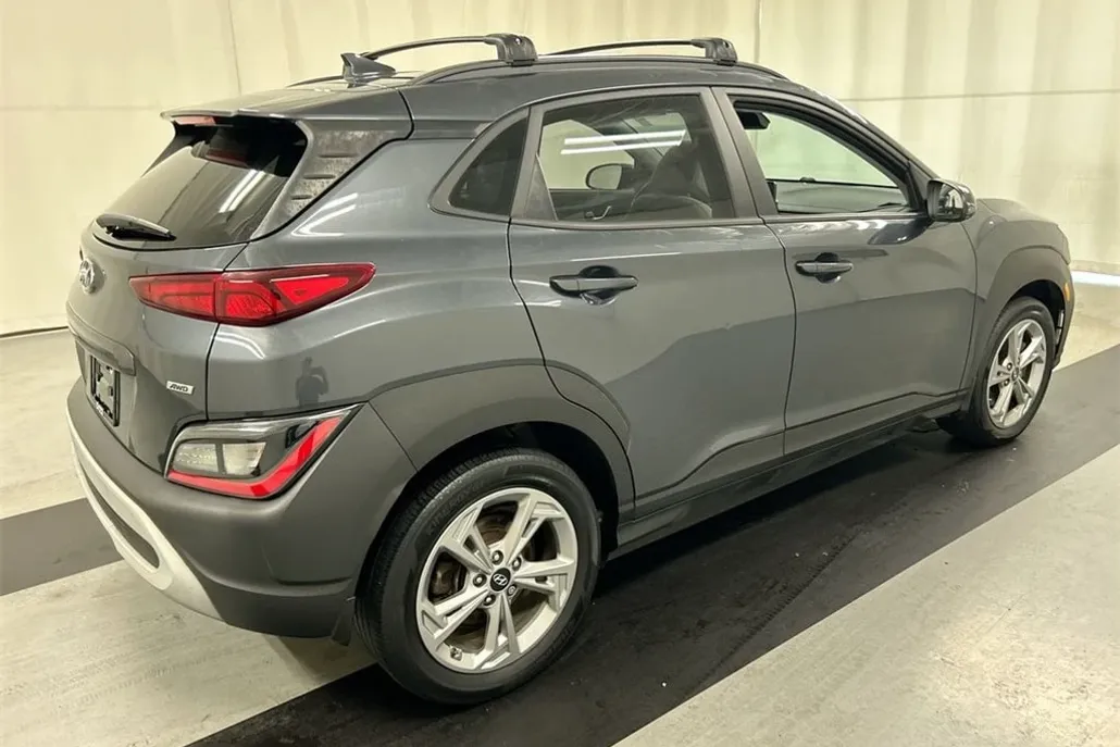 2022 Hyundai Kona SEL photo 1