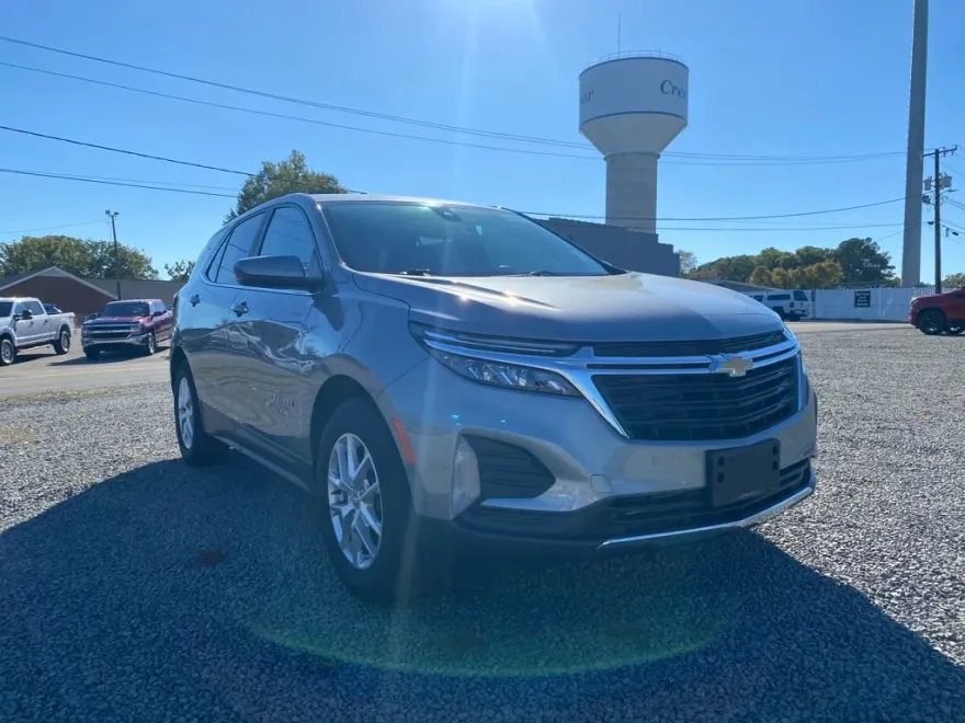 2023 Chevrolet Equinox LT photo 1