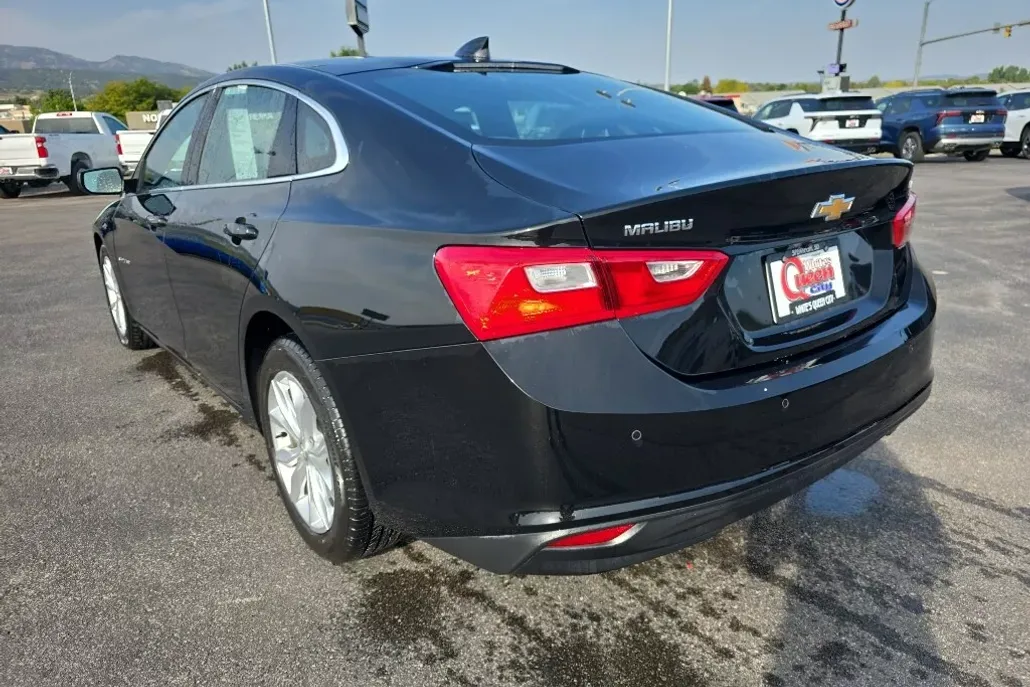 2024 Chevrolet Malibu 1LT photo 1