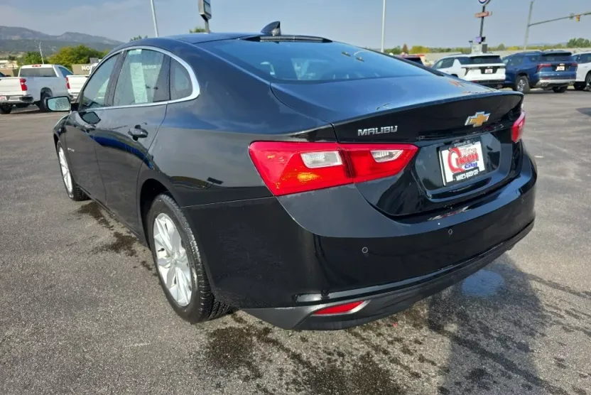 2024 Chevrolet Malibu 1LT photo 1