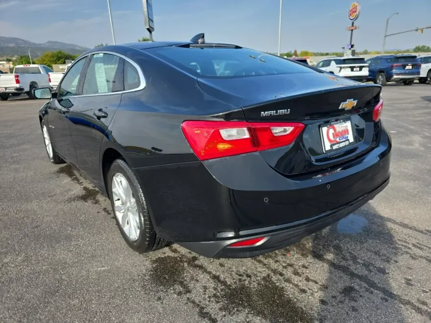 2024 Chevrolet Malibu 1LT photo 1