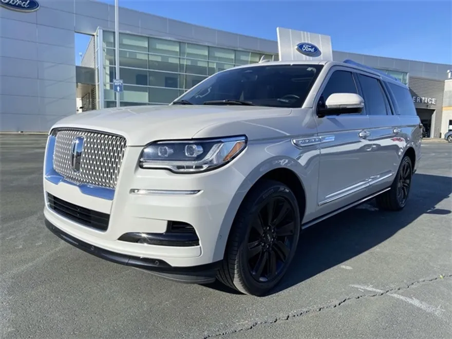 2023 Lincoln Navigator L Reserve photo 1