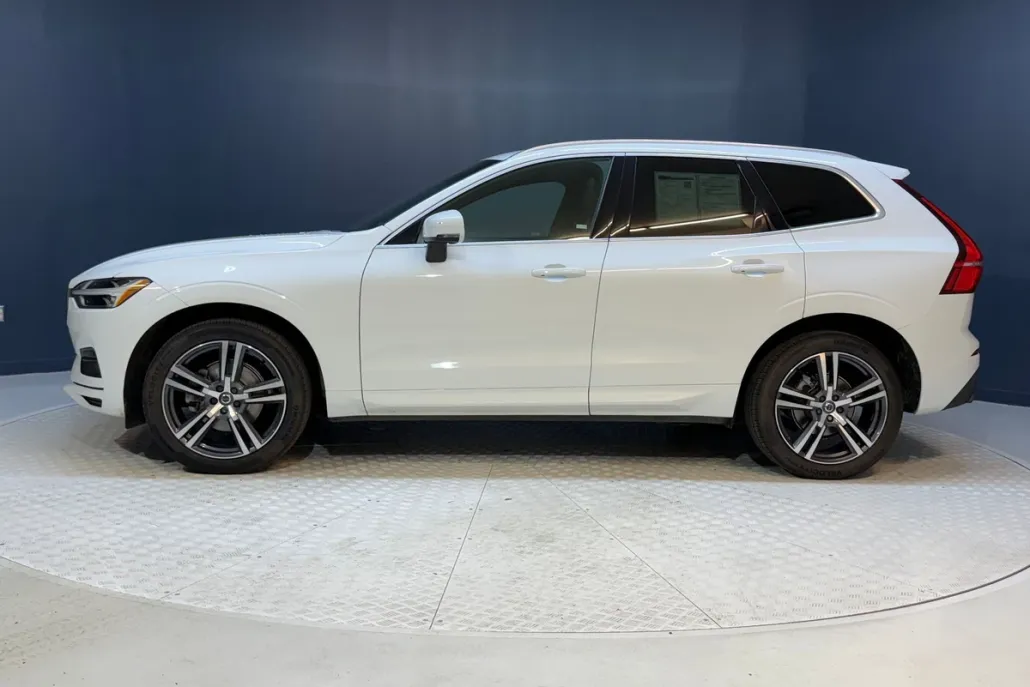 2020 Volvo XC60 T5 Momentum photo 1