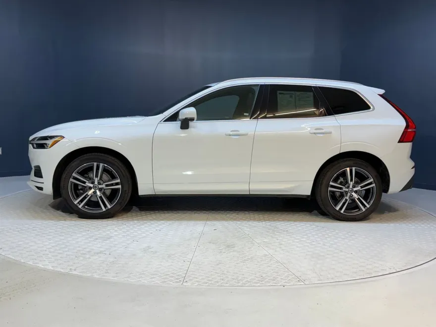 2020 Volvo XC60 T5 Momentum photo 1