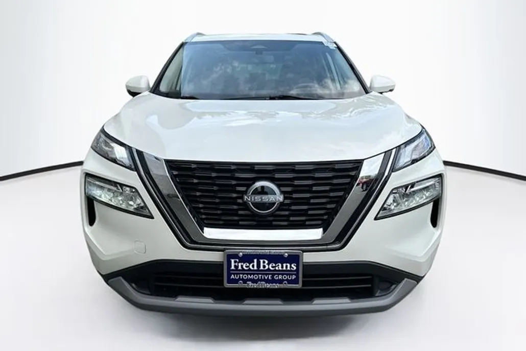 2022 Nissan Rogue SV photo 1