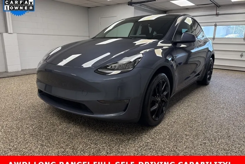 2023 Tesla Model Y Long Range photo 1