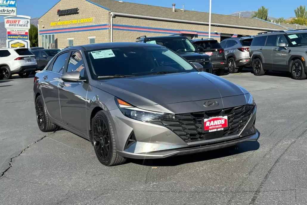 2023 Hyundai Elantra Limited Hybrid photo 1