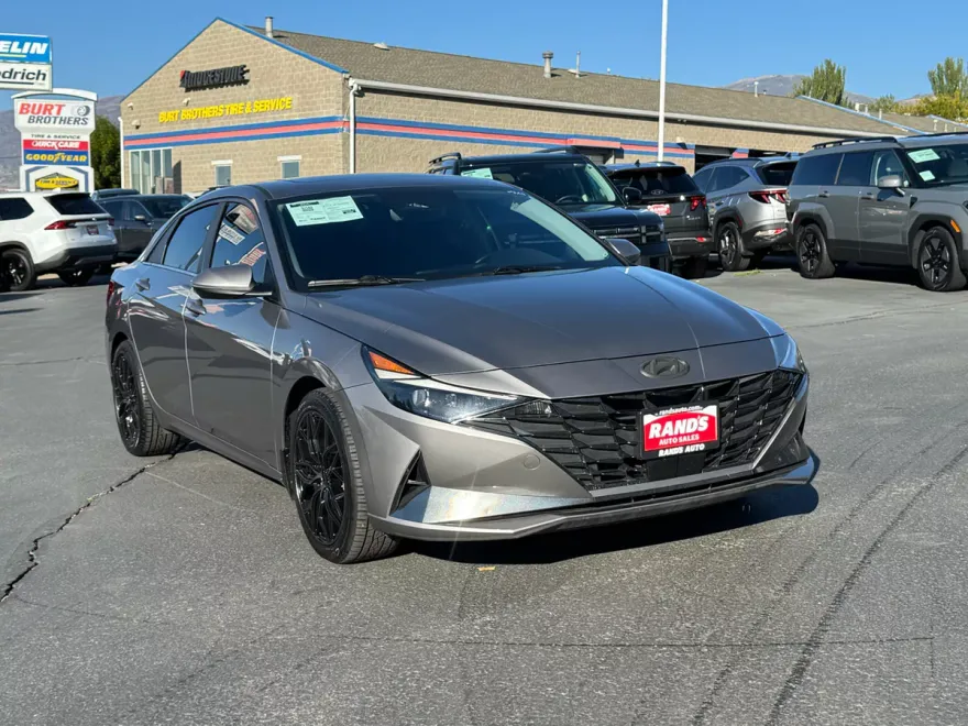 2023 Hyundai Elantra Limited Hybrid photo 1